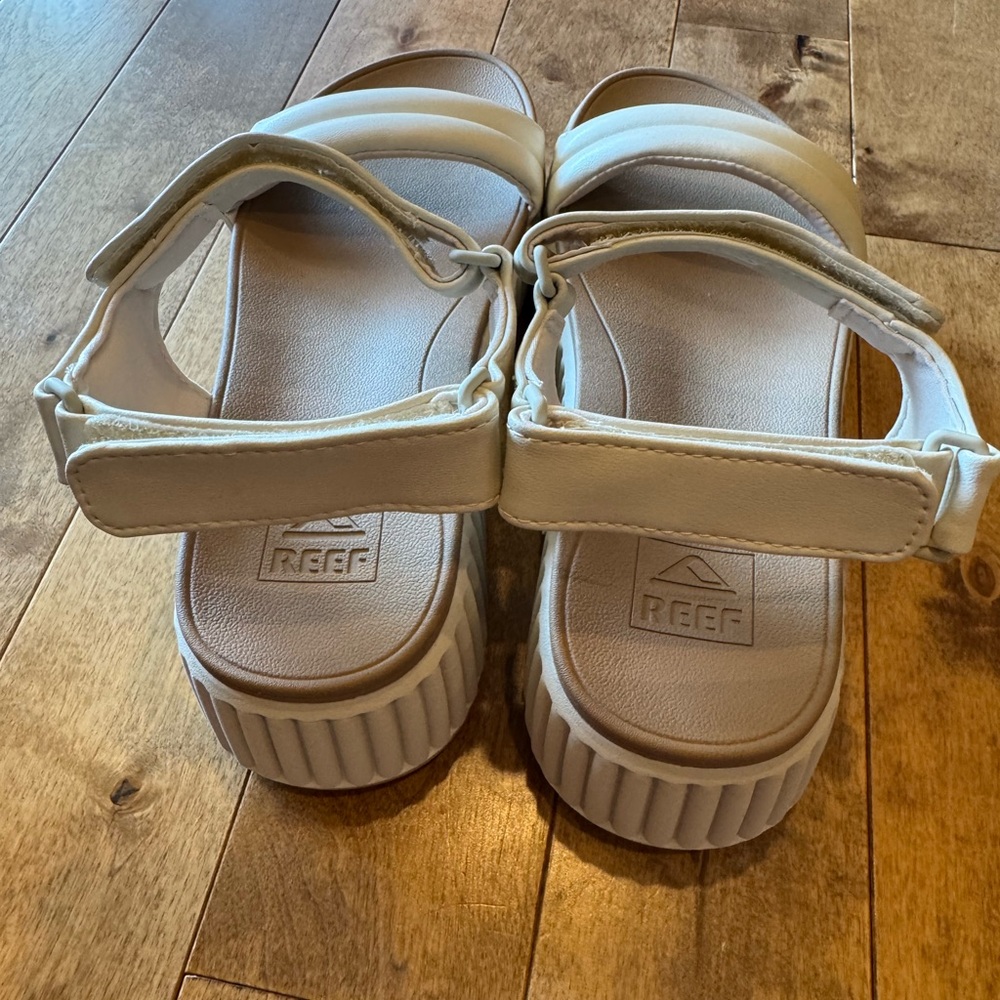 Reef Women’s Vista Higher Raya in Vintage Sand NWOT - Picture 3 of 6